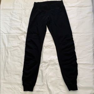 Lululemon black jogger sweatpants size 6